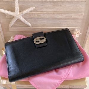 Gucci Black Leather Clasp Wallet